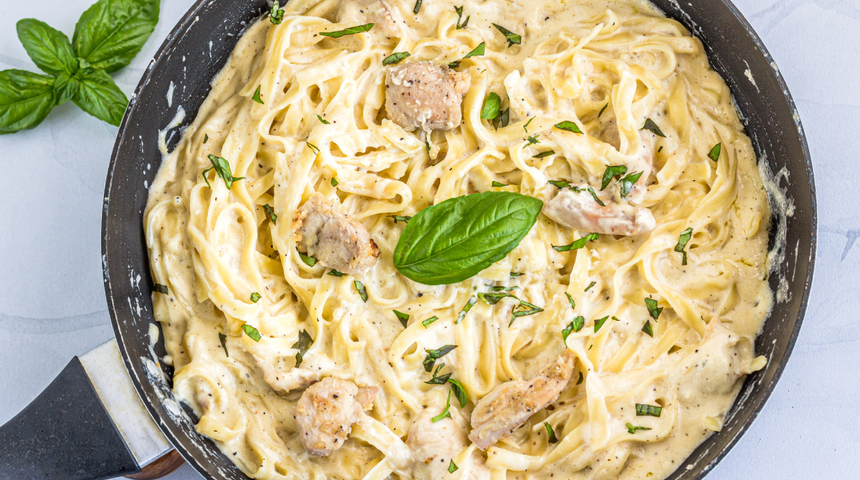 İtalyan mutfağının yıldızı tavuklu Fettuccine Alfredo tarifi! Evde Fettuccine Alfredo nasıl yapılır?