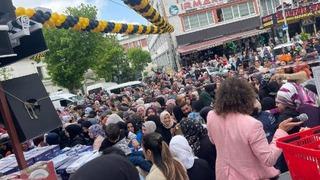 Esenyurt’ta indirim izdihamı! Birbirlerini ezdiler