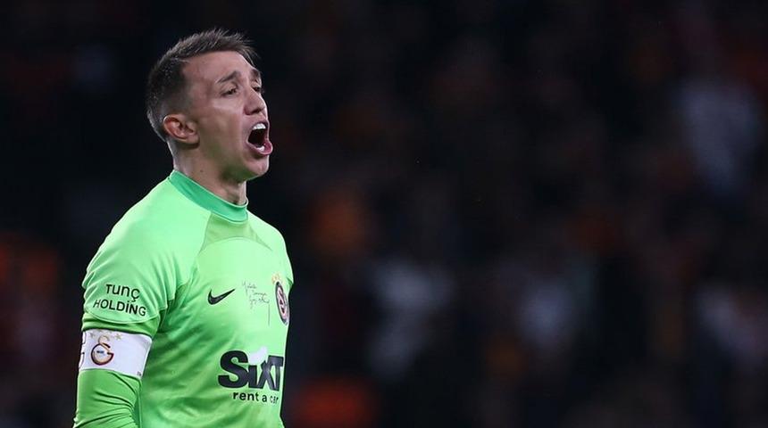 Fernando Muslera'dan kavga açıklaması geldi! 150 dolarlık parfümü için uçağı birbirine kattığı iddia edilmişti