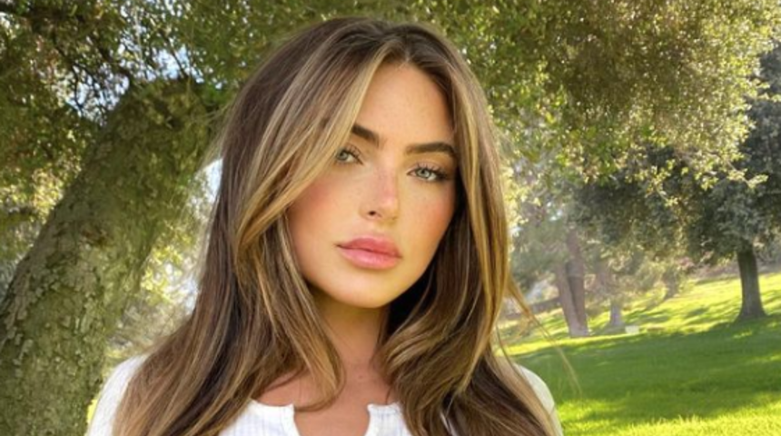 Sosyal medya fenomeni Julia Lynn Sandoval, minicik bikinisiyle havuz keyfi yaptı! Güneşin tadını çıkarttı