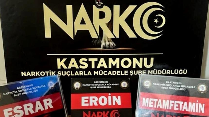 Uyuşturucu tacirleri &rsquo;Ceku&rsquo;dan ka&ccedil;amadı: 5 g&ouml;zaltı