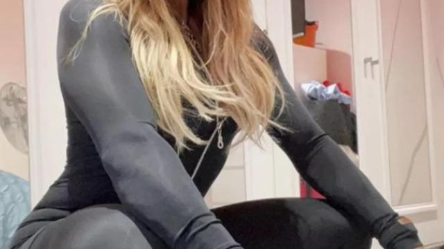  Flört uygulamalarından men edilen fenomen Instagram’ı salladı! Kasık dövmesini gösterdiği pozu çok konuşuldu