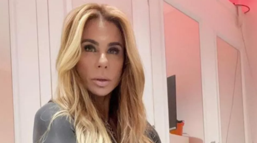  Flört uygulamalarından men edilen fenomen Instagram’ı salladı! Kasık dövmesini gösterdiği pozu çok konuşuldu