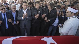 Sanatçı İlham Gencer son yolculuğuna uğurlandı