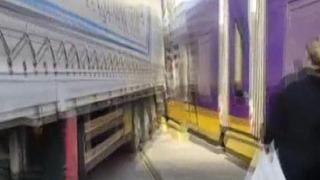 Zeytinburnu'nda tramvay TIR'ın dorsesine çarptı! Seferler aksadı