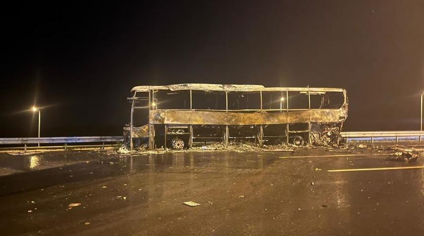 Ankara'da tırın çarptığı yolcu otobüsü alev alev yandı! Yaralılar var