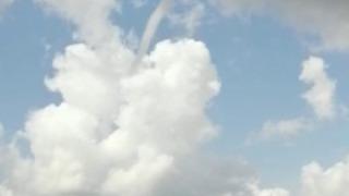 Sivas'ta hayrete düşüren doğa olayı! İki bulutun arasında hortum belirdi