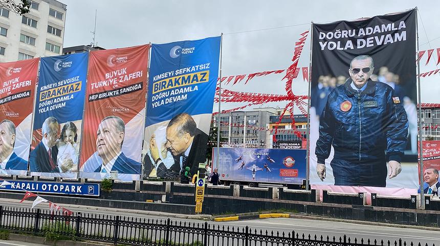 Cumhurbaşkanı Erdoğan’ın fotoğrafının olduğu afişleri yakmıştı! Gözaltına alındı