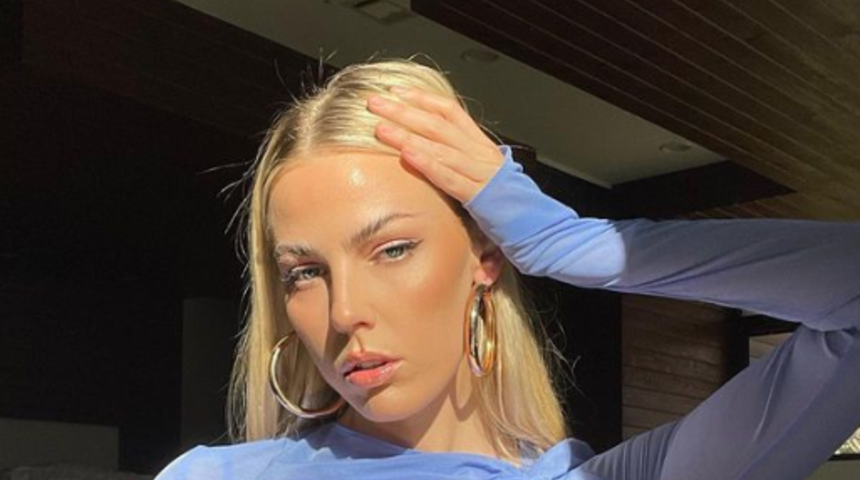 Sosyal medya fenomeni Jenna Lee süper mini şortuyla dans şovu yaptı! Instagram’da yer yerinden oynadı