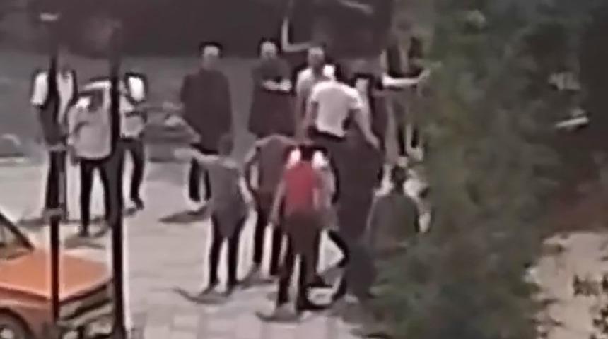 B&uuml;y&uuml;k&ccedil;ekmece Adliyesi &ouml;n&uuml;nde hareketli dakikalar! İki grup arasında silahlı &ccedil;atışma &ccedil;ıktı