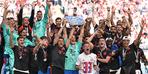 Şampiyonluk sonrası anında kovuldular!