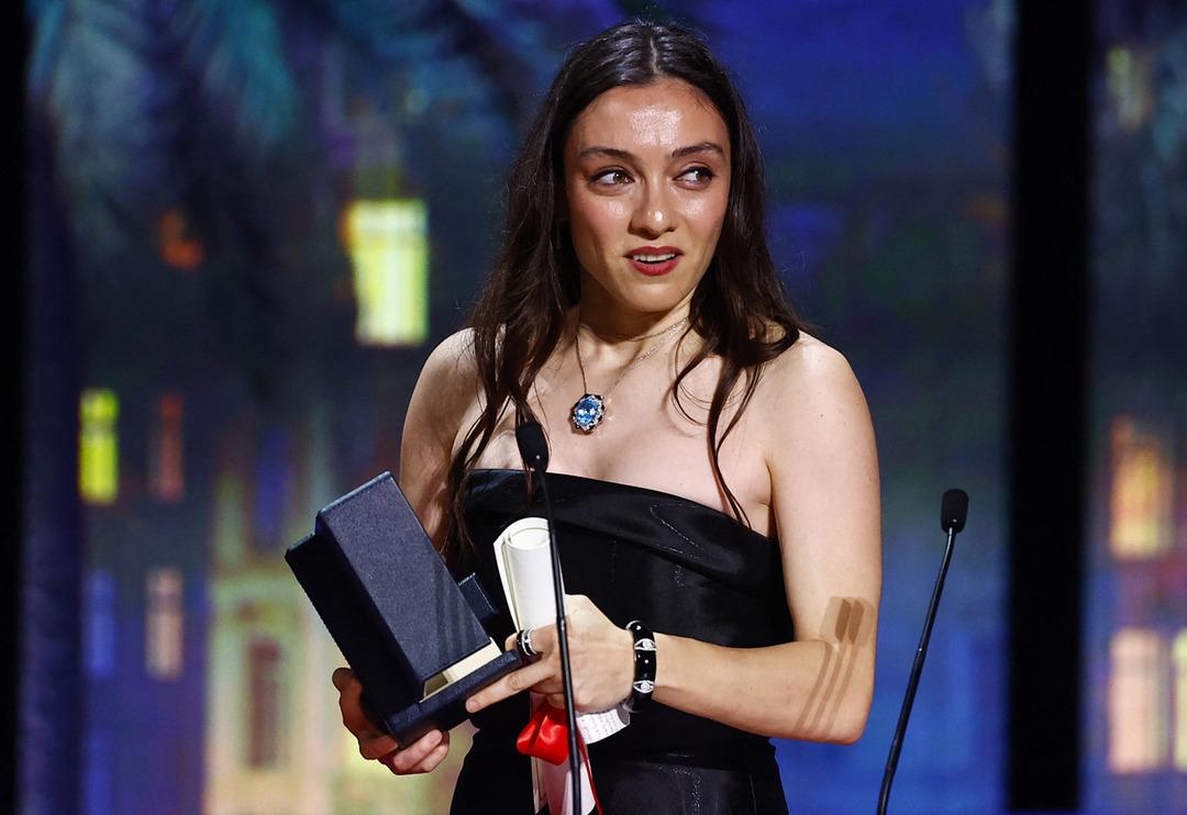 Merve Dizdar, Cannes Film Festivali'nde 'en iyi kadın oyuncu' &ouml;d&uuml;l&uuml;n&uuml; aldı!