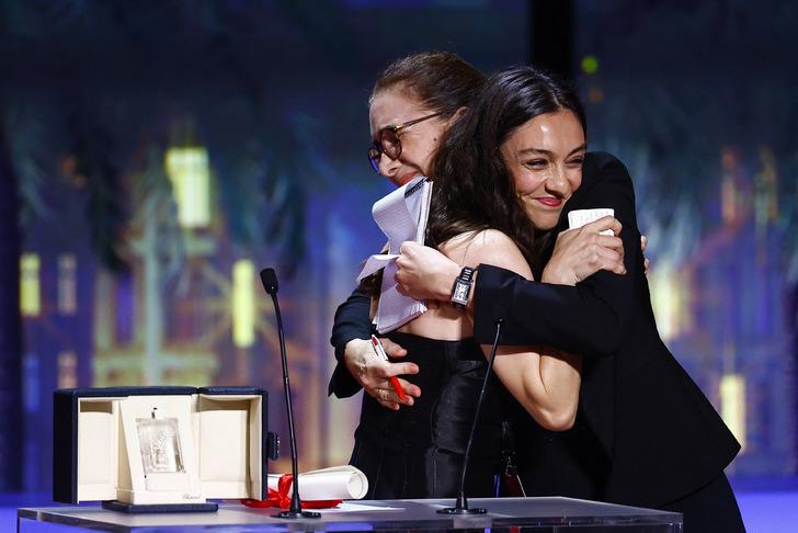 Merve Dizdar, Cannes Film Festivali'nde 'en iyi kadın oyuncu' ödülünü aldı! G2