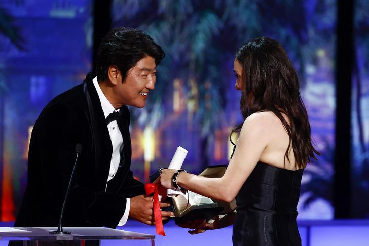 Merve Dizdar, Cannes Film Festivali'nde 'en iyi kadın oyuncu' ödülünü aldı! G3