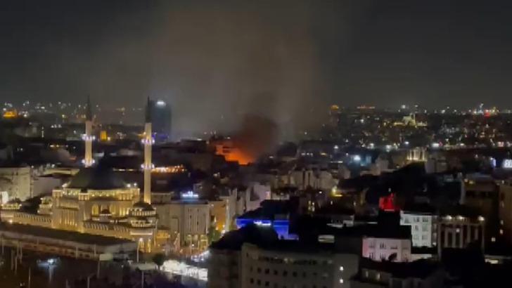 Beyoğlu'ndaki gece kulübünde korkutan yangın! Çok sayıda ekip müdahale etti