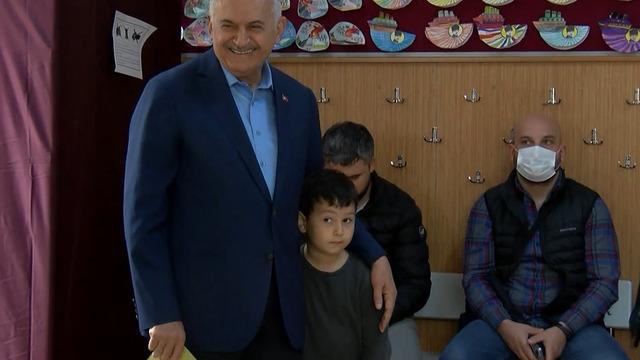 Binali Yıldırım'ın eşi Semiha Yıldırım'a sorusu kahkahalara neden oldu! 'Ne oldu hanım karar veremedin mi?'