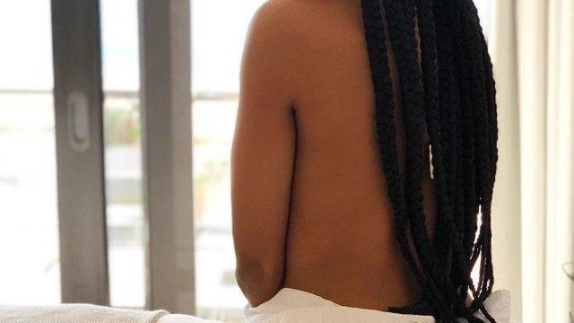 Ciara soyundu fotoğraflarını kocası çekti!