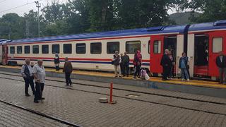 Adana'da yüksek gerilim hattı zarar gördü! Trenle oy kullanmaya gidenler yolda kaldı