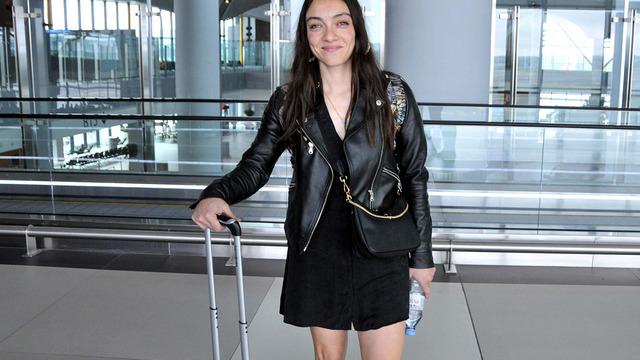 76'ncı Cannes Film Festivali'ne damga vurmuştu! En iyi kadın oyuncu ödülünü alan Merve Dizdar yurda döndü