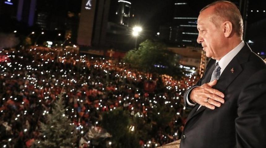 CUMHURBAŞKANI ERDOĞAN BALKON KONUŞMASI CANLI İZLE! Cumhurbaşkanı Erdoğan balkon konuşması ne zaman, nerede ve saat kaçta??