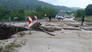 Bilecik'te şiddetli yağış tarım arazilerinde ve yollarda hasara neden oldu