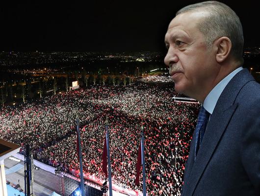 Erdoğan'ın balkon konuşması başladı! Tüm gözler orada...