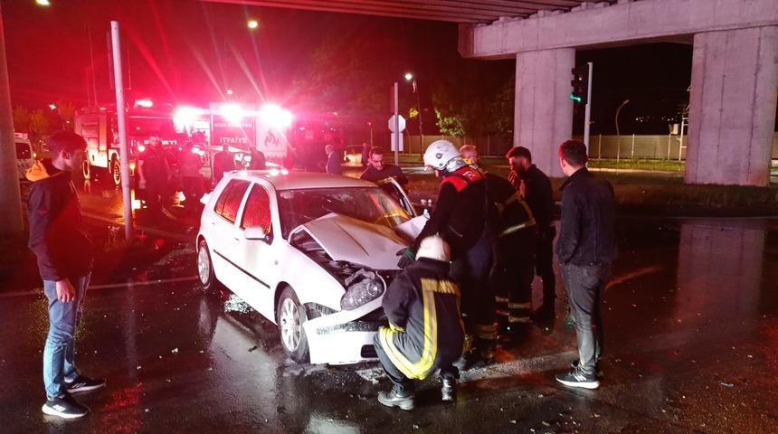 Sivas'ta otomobil ile kamyonetin çarpıştığı kazada 7 kişi yaralandı