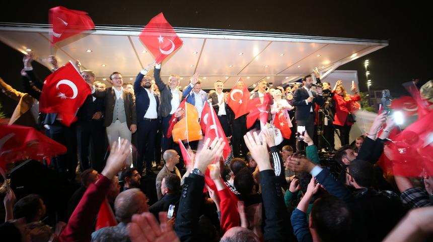 Cumhurbaşkanı Erdoğan'ın seçim başarısı Kocaeli ve Sakarya'da kutlandı