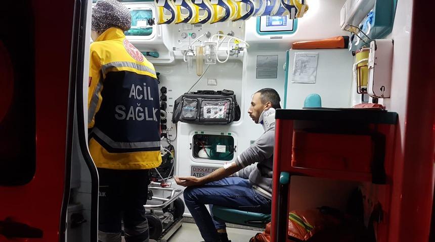 Sakarya'da AK Partili seçmenleri taşıyan otobüsün tıra çarpması sonucu 22 kişi yaralandı