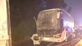 Sakarya'da feci kaza! AK Partili seçmenleri taşıyordu... Otobüs TIR'a çarptı: 22 yaralı