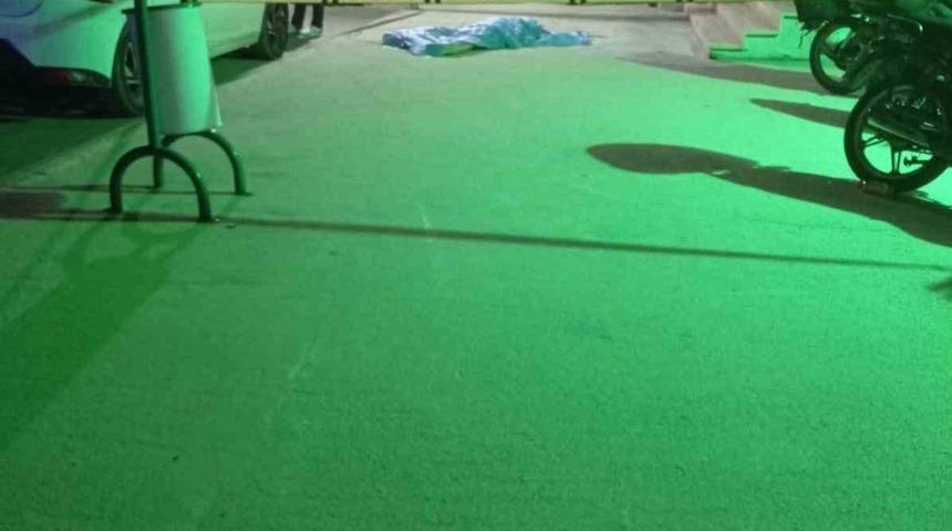 Adana&rsquo;da 15 yaşındaki &ccedil;ocuk 14. kattan d&uuml;şerek hayatını kaybetti