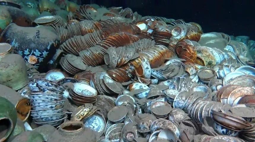 Heyecanlandıran keşif! Denizin altındaki antik gemi enkazında 100 bin parça porselen bulundu