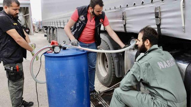 Ağrı’da tırın yakıt deposunda 537 kilo 250 gram metamfetamin ele geçirildi