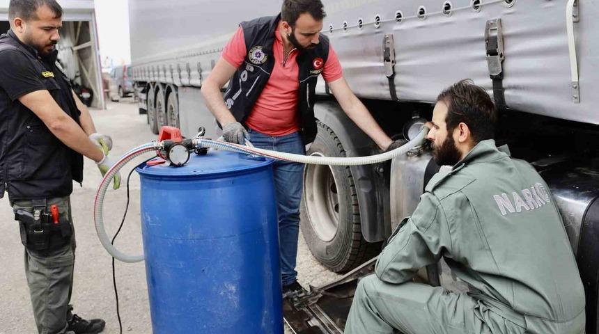 Ağrı’da tırın yakıt deposunda 537 kilo 250 gram metamfetamin ele geçirildi