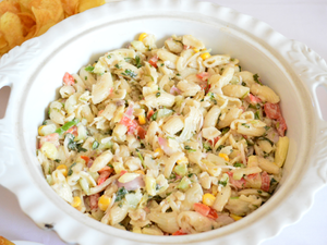 Bol soslu makarna salatası tarifi! Çay saatlerinin vazgeçilmezi makarna salatası nasıl yapılır?