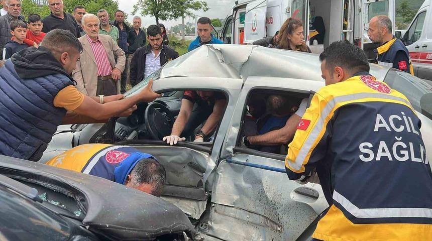 Zonguldak’ta kaza: Sürücü öldü, kızı yaralandı