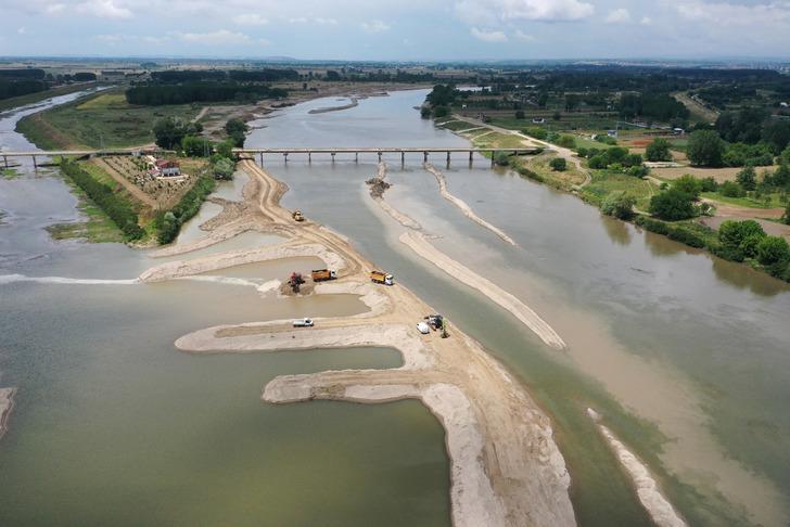 Meriç ve Tunca Nehirlerindeki çalışmalar havadan görüntülendi! Vali, "İlimizin güvenliği açısından çok önemli bir adım" diyerek duyurdu... "Proje birkaç yıl sürecek" G1