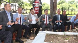 Solingen faciasında hayatını kaybedenler Amasya'daki kabirleri başında anıldı