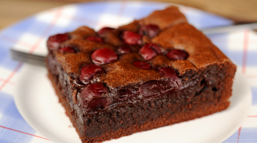 Tam kıvamında vişneli brownie tarifi! Evde vişneli brownie nasıl yapılır?