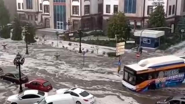 Başkent sağanak yağışa teslim oldu! Keçiören Belediye Başkanı tepki gösterdi