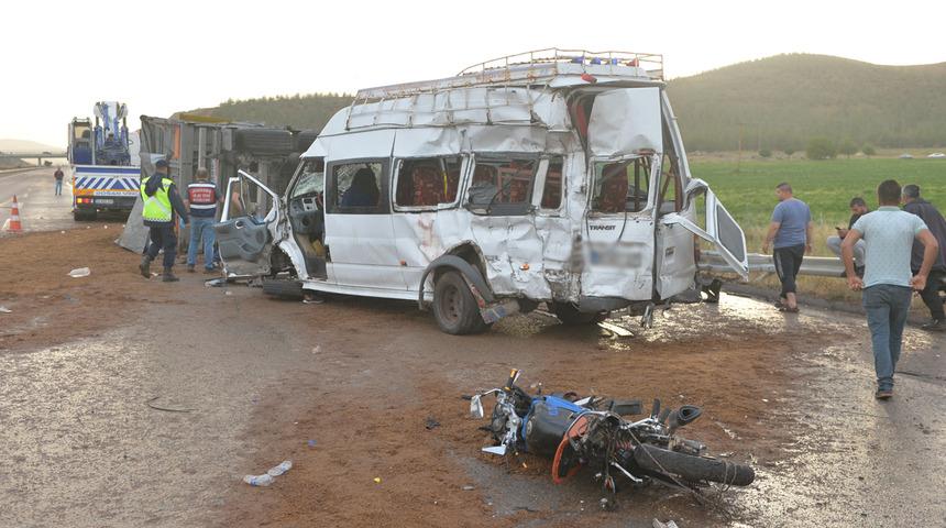 TAG Otoyolu'nda zincirleme trafik kazası: 2 ölü, 20 yaralı!