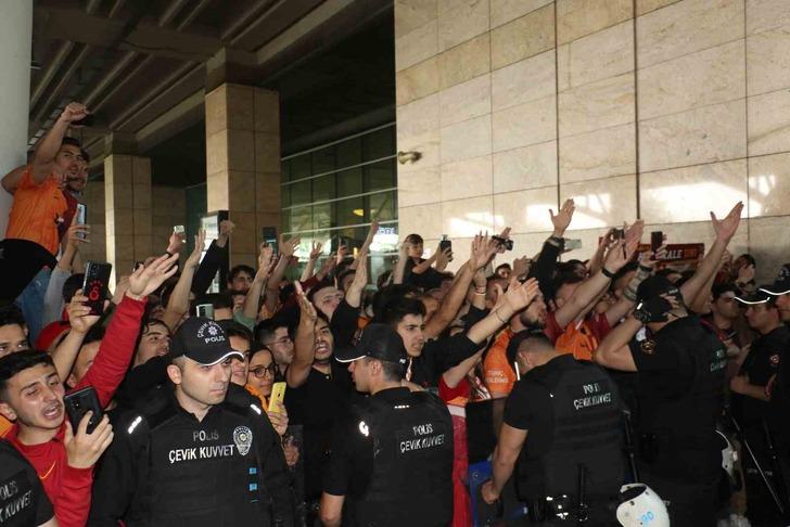 Ankaragücü maçı öncesi Galatasaray Başkan Vekili Erden Timur'dan taraftara şampiyonluk çağrısı! G4