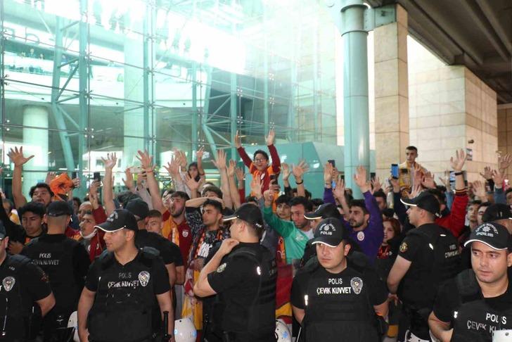 Ankaragücü maçı öncesi Galatasaray Başkan Vekili Erden Timur'dan taraftara şampiyonluk çağrısı! G1