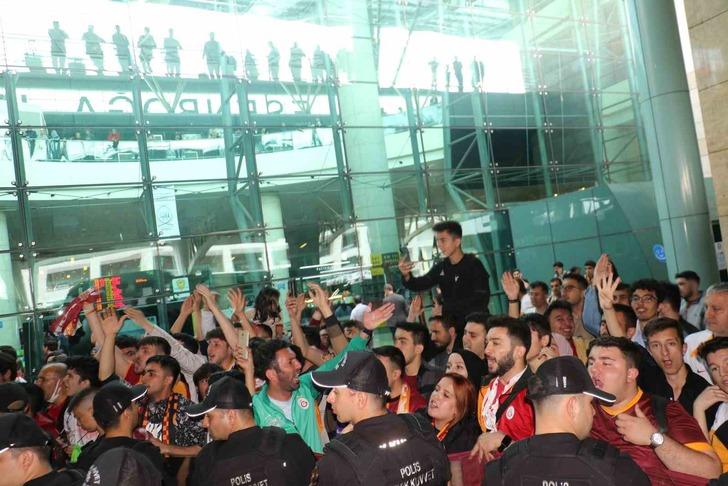 Ankaragücü maçı öncesi Galatasaray Başkan Vekili Erden Timur'dan taraftara şampiyonluk çağrısı! G2