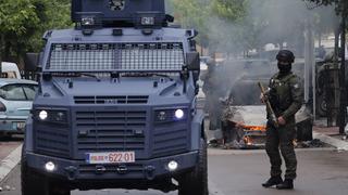 Kosova ve Sırbistan savaşın eşiğine geldi! Sınır hattındaki arbedede NATO askerleri yaralandı