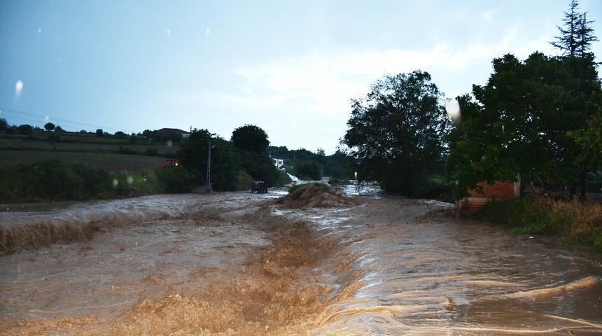 Samsun’un Vezirköprü ilçesinde sağanak sele neden oldu