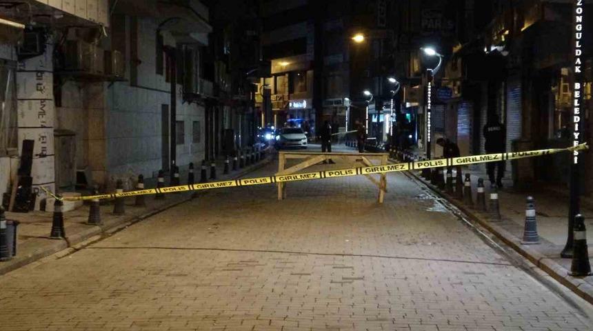 Elinde pompalı tüfekle sokak ortasında ateş açtı!