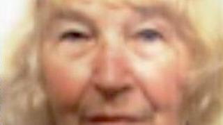 Ölen annesinin emekli maaşını alabilmek için 6 yıl boyunca cansız bedenini sakladı! Ceset torbasının içinde duruyordu...