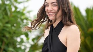 Merve Dizdar sahneye çıktı, Alice Müzikali'nde oyun durdu! Duygularını böyle paylaştı