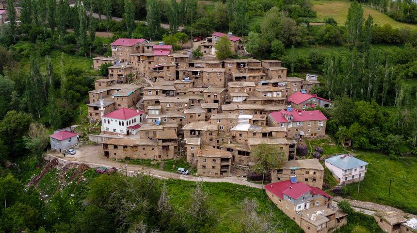 Bitlis'teki tarihi taş evler doğaseverlerin gözde rotalarından biri oldu